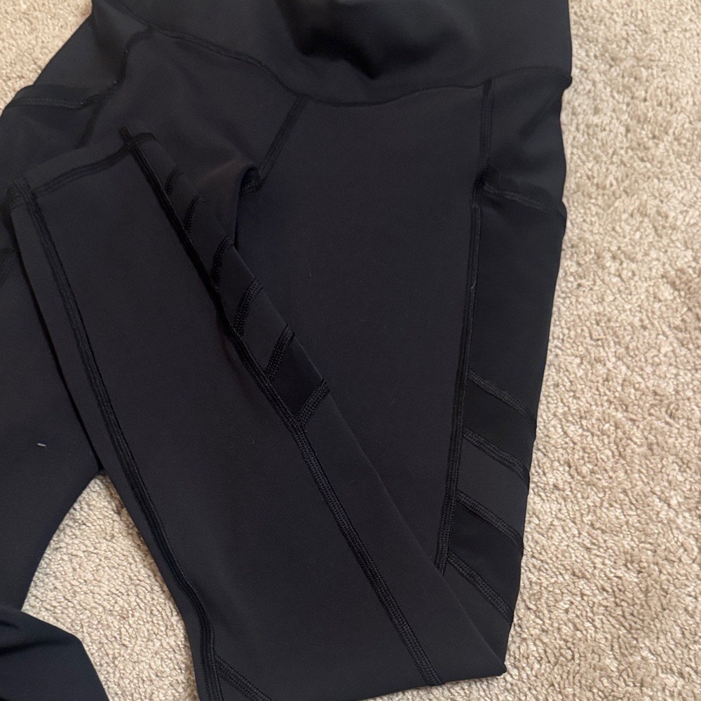 Athleta High-Waisted mesh side Leggings - Picture 4 of 9